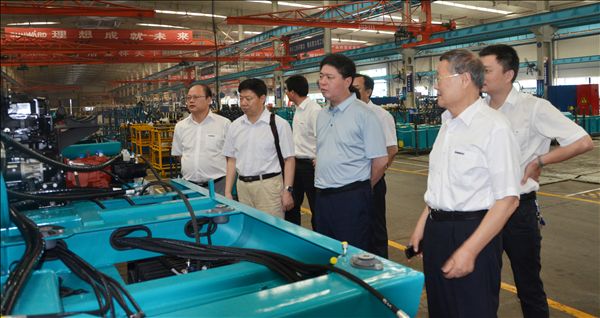 河南永煤集團(tuán)董事長(zhǎng)曹志安一行蒞臨山河智能考察