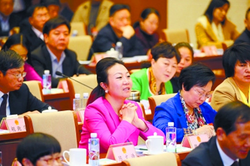 帶來六個(gè)提案，重點(diǎn)還是“農(nóng)民工”問題 ——來自山河智能的全國人大代表張曉慶接受本報(bào)記者專訪，為進(jìn)城務(wù)