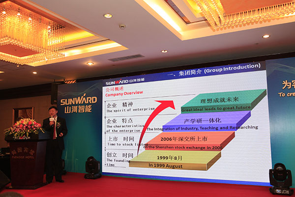 山河智能寶馬展用創(chuàng)新傾倒客戶，現(xiàn)場簽單兩億元