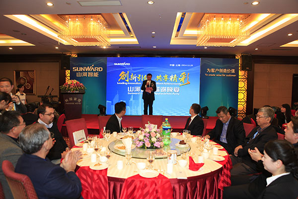 山河智能寶馬展用創(chuàng)新傾倒客戶，現(xiàn)場簽單兩億元