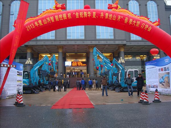 精耕細作 山河智能湖南代理商銷售創(chuàng)佳績