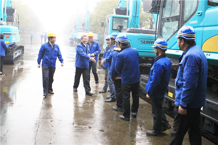 攜手奮進(jìn)，羊年共贏，山河智能開(kāi)門大吉