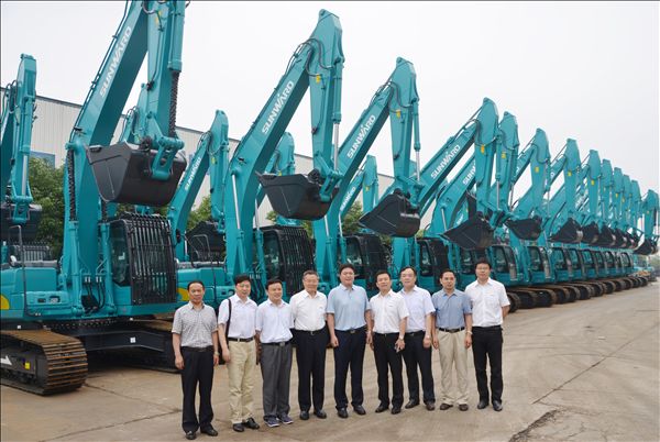 河南永煤集團(tuán)董事長(zhǎng)曹志安一行蒞臨山河智能考察