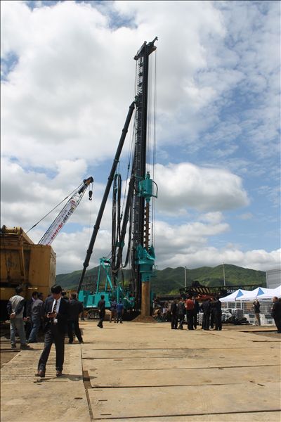 來自中國(guó)的你——山河智能強(qiáng)力多功能鉆機(jī)精彩亮相韓國(guó)
