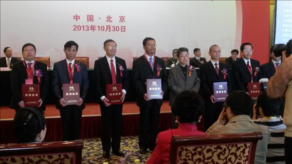 山河智能董事長(zhǎng)何清華榮獲何梁何利基金“科學(xué)與技術(shù)創(chuàng)新獎(jiǎng)”