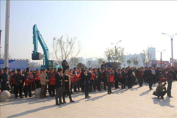 山河智能“海陸空”產品齊展，開年“接地氣”