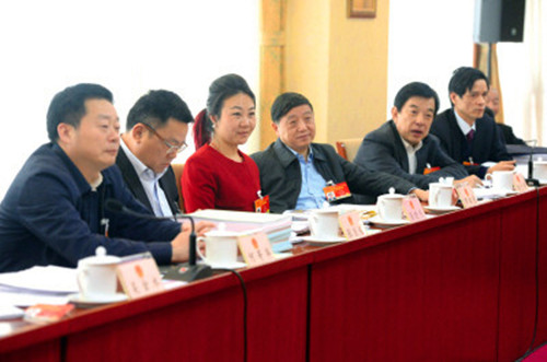 帶來六個(gè)提案，重點(diǎn)還是“農(nóng)民工”問題 ——來自山河智能的全國人大代表張曉慶接受本報(bào)記者專訪，為進(jìn)城務(wù)