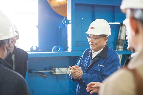 山河智能董事長(zhǎng)何清華榮獲“第九屆發(fā)明創(chuàng)業(yè)獎(jiǎng)·人物獎(jiǎng)”特等獎(jiǎng)