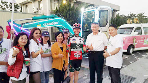 圖說怪手環(huán)臺凈灘活動，智繪山河智能環(huán)保節(jié)能