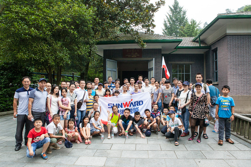 開挖機(jī)，坐游艇、飛機(jī) 山河智能開展員工家屬開放日活動(dòng)