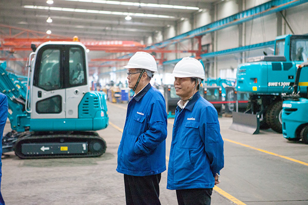 喜訊：山河智能朱建新榮獲《長沙年鑒》2015年度十大人物獎(jiǎng)