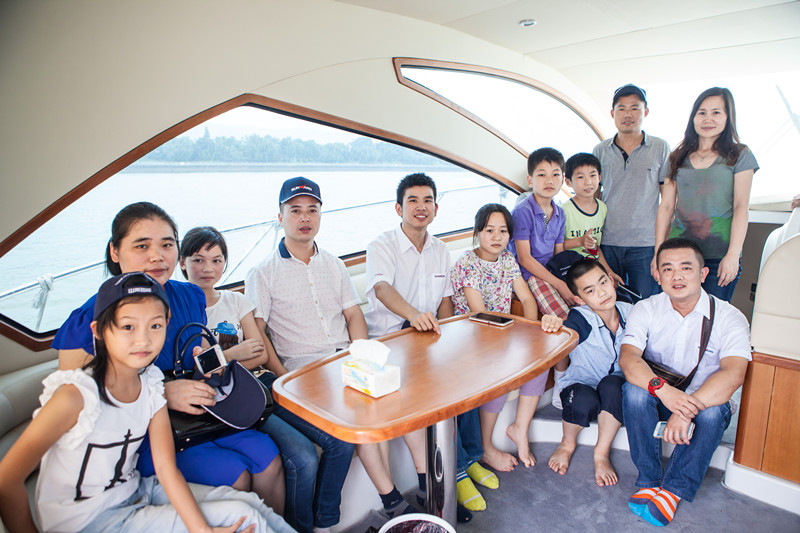 開挖機(jī)，坐游艇、飛機(jī) 山河智能開展員工家屬開放日活動(dòng)