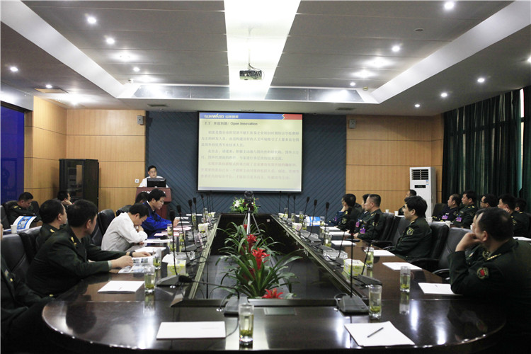 全軍軍交運(yùn)輸系統(tǒng)首長(zhǎng)及國(guó)防科大領(lǐng)導(dǎo)蒞臨山河智能參觀交流