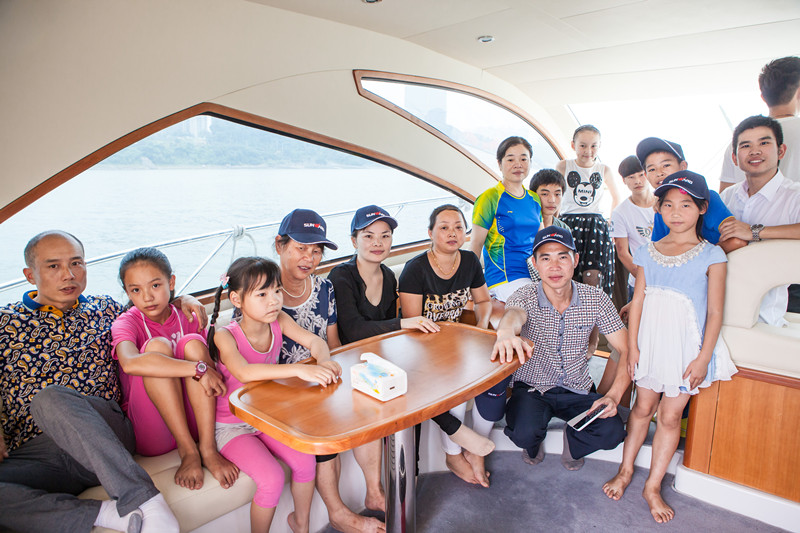 開挖機(jī)，坐游艇、飛機(jī) 山河智能開展員工家屬開放日活動(dòng)