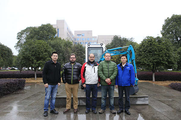 喜訊：山河智能朱建新榮獲《長沙年鑒》2015年度十大人物獎(jiǎng)