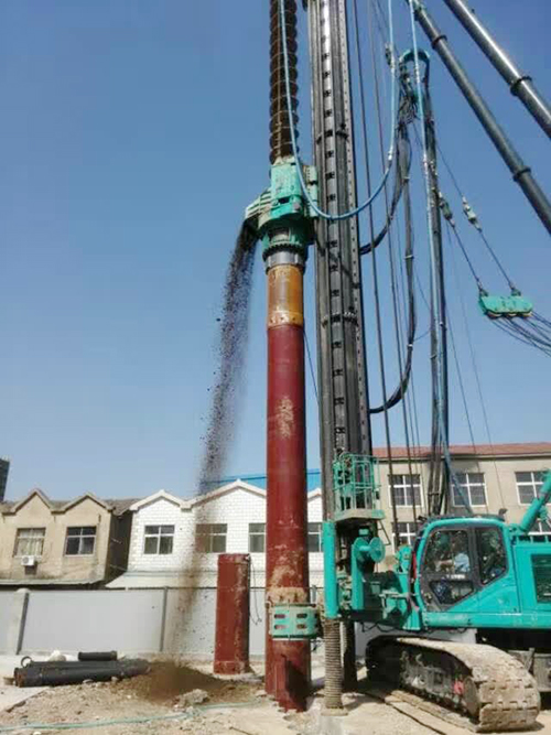 品質(zhì)制勝山河智能雙動力頭強(qiáng)力多功能鉆機(jī)屢創(chuàng)佳績