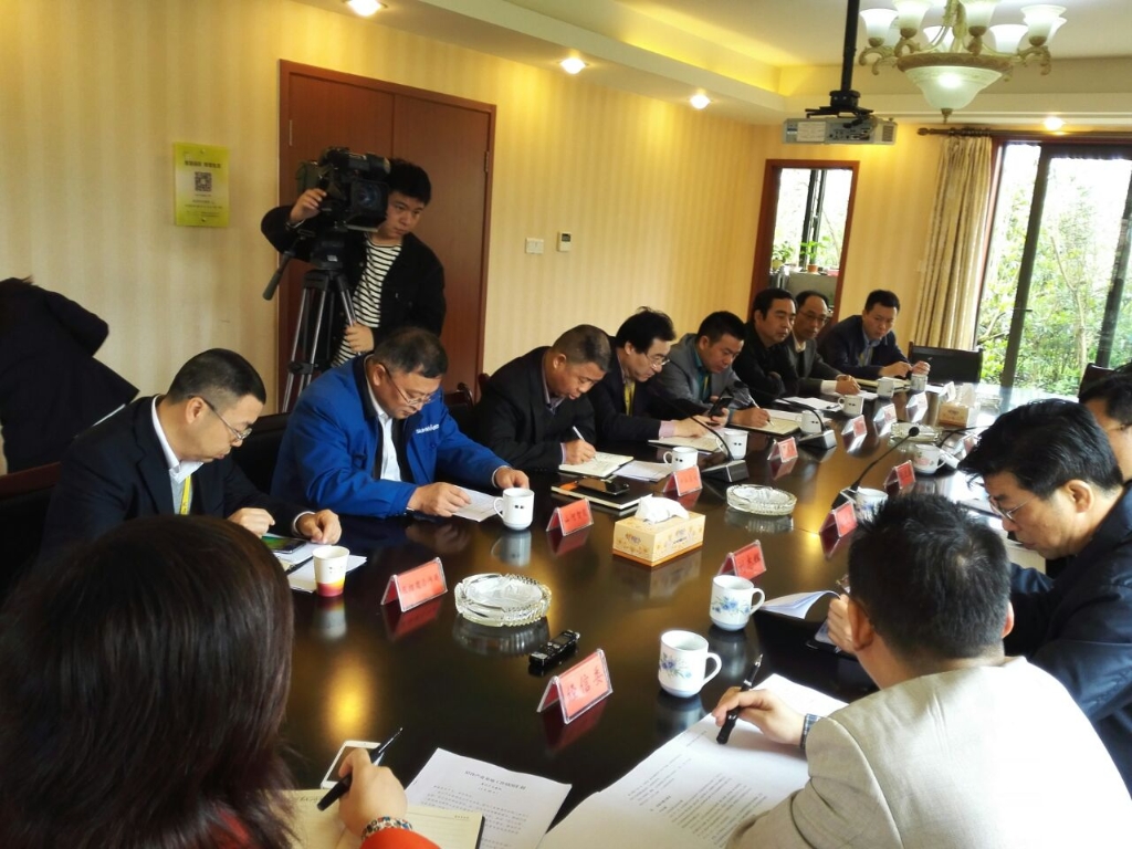 長(zhǎng)沙市委常委、副市長(zhǎng)張迎春一行蒞臨山河智能考察調(diào)研