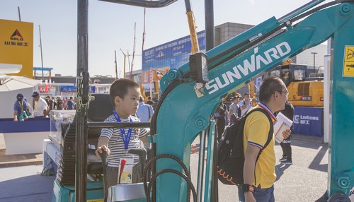 山河智能酷帥曾大蝦，一大波美圖帶你親臨北京BICES展