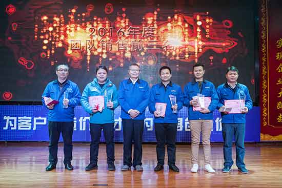 堅定信心、再接再厲，山河智能2017年度營銷表彰與誓師大會開啟新航程