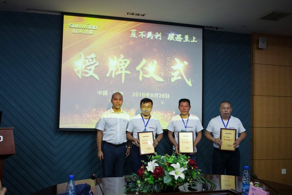 500多名挖掘機(jī)用戶實(shí)地考察，為山河智能點(diǎn)贊！