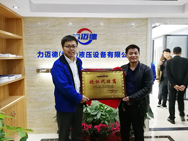 從拒絕到一次購買十臺旋挖鉆機，他用八年時間認識山河智能