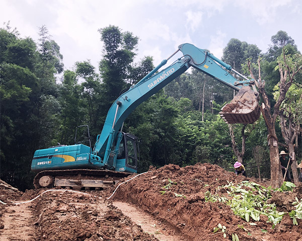 “清涼”送到客戶手中，為山河智能售后服務(wù)活動打CAII