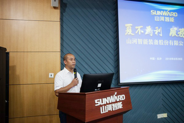 500多名挖掘機(jī)用戶實(shí)地考察，為山河智能點(diǎn)贊！