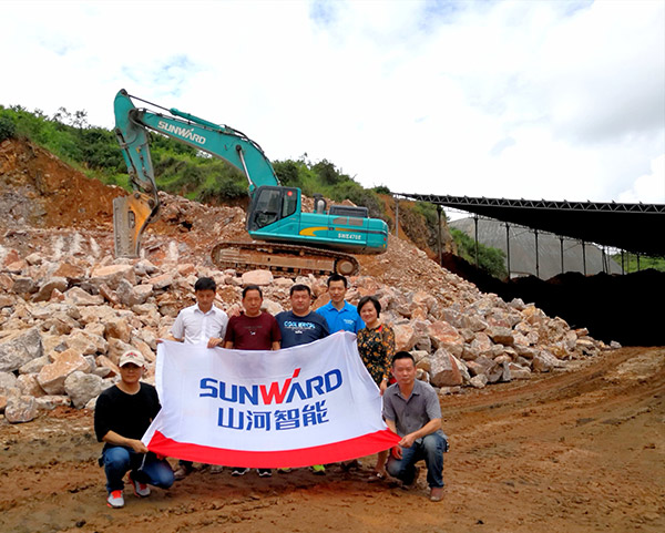 看石場(chǎng)風(fēng)云如何演繹？山河智能礦山戰(zhàn)神SWE470E大型挖掘機(jī)一錘定音！