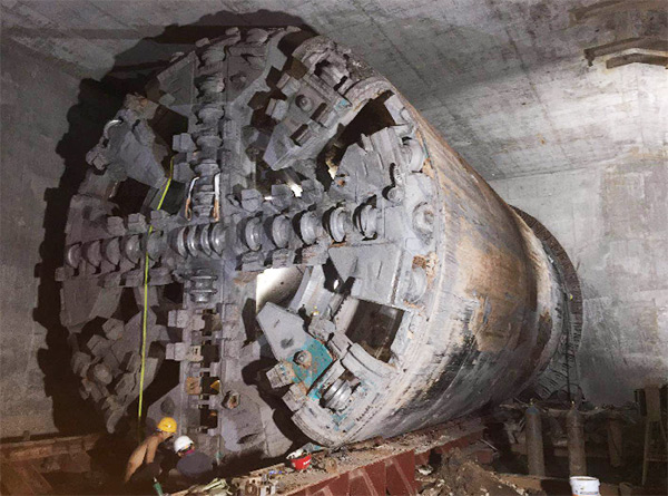 中鐵山河1號盾構(gòu)機(jī)首個盾構(gòu)區(qū)間順利貫通