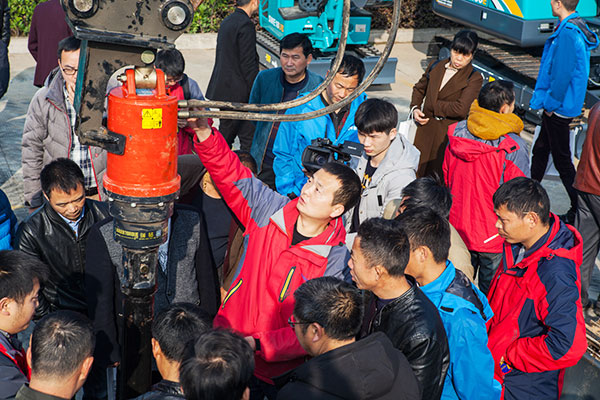 十年相隨，成就彼此，來聽聽山河智能挖掘機(jī)客戶的真實聲音