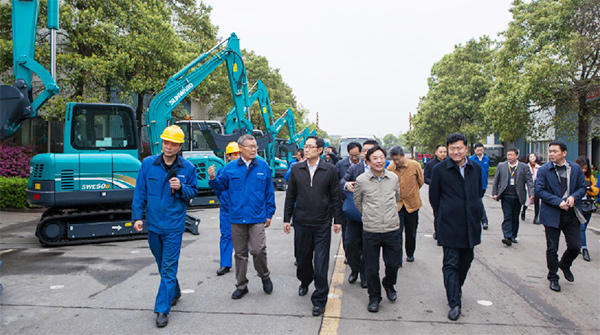 科技部副部長(zhǎng)李萌考察調(diào)研山河智能