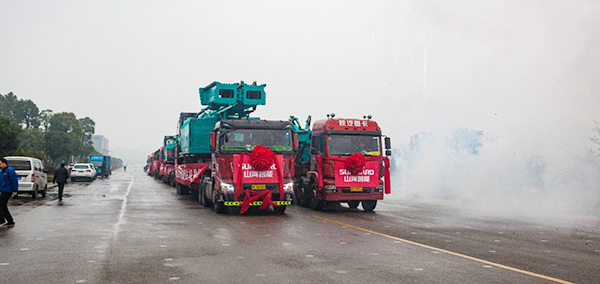 新年開(kāi)門紅！山河智能5000萬(wàn)裝備批量發(fā)車