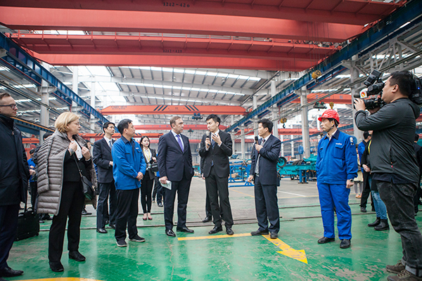 波蘭代表團(tuán)為山河智能創(chuàng)新發(fā)展點贊