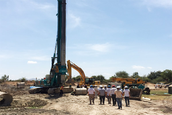 山河智能入巖神器在東非肯尼亞獲贊，人好設(shè)備好