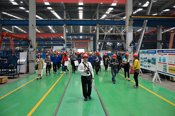 開(kāi)啟工程機(jī)械之都體驗(yàn)之旅，中外媒體觀摩團(tuán)到訪山河智能