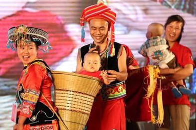 他們，用小小背簍背出山河大情懷