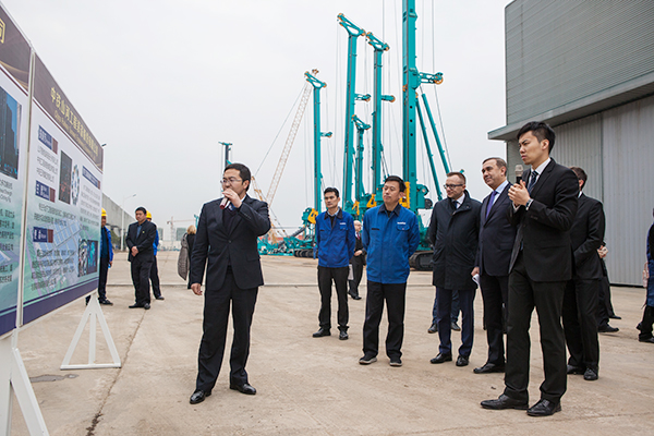 波蘭代表團(tuán)為山河智能創(chuàng)新發(fā)展點贊