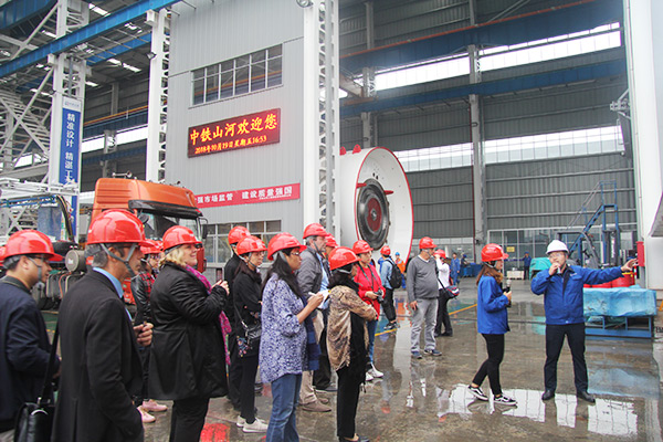 開(kāi)啟工程機(jī)械之都體驗(yàn)之旅，中外媒體觀摩團(tuán)到訪山河智能