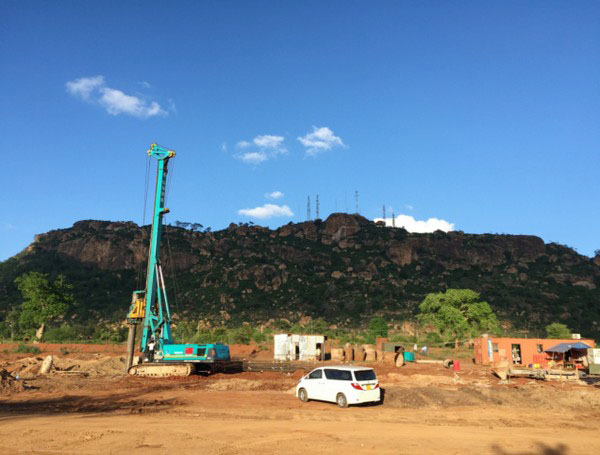 肯尼亞總統(tǒng)高度贊賞，乞力馬扎羅山下山河綠閃耀