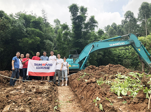 “清涼”送到客戶手中，為山河智能售后服務(wù)活動打CAII