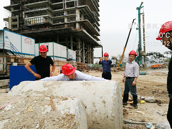 廈門(mén)項(xiàng)目再創(chuàng)入巖紀(jì)錄山河智能董事長(zhǎng)何清華親赴一線