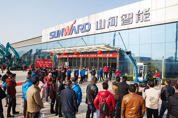 十年相隨，成就彼此，來聽聽山河智能挖掘機(jī)客戶的真實聲音