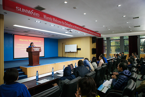 “一帶一路”國家代表團到訪山河智能，感受“大開眼界”