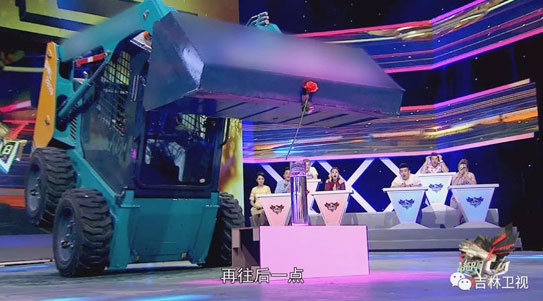 誰說機械都冰冷？這款會跳舞的滑移明明就是熱情奔放的！