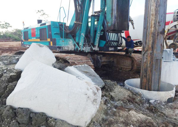 肯尼亞總統(tǒng)高度贊賞，乞力馬扎羅山下山河綠閃耀