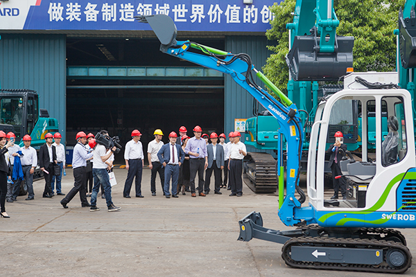 加拿大國會議員譚耕一行來山河智能考察