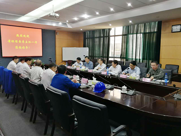 湖南省經(jīng)信委黨組副書記、副主任李志堅(jiān)到山河智能現(xiàn)場辦公