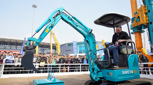 不服來戰(zhàn)！山河智能展臺(tái)有大禮等你拿