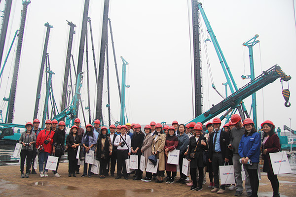 開(kāi)啟工程機(jī)械之都體驗(yàn)之旅，中外媒體觀摩團(tuán)到訪山河智能