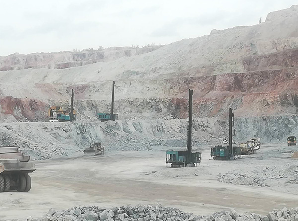 高溫酷暑，山河智能鑿巖設(shè)備異域揚威